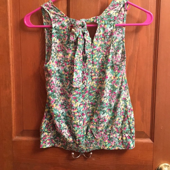 Bundle! 2 Tommy girl spring tops - Picture 11 of 14